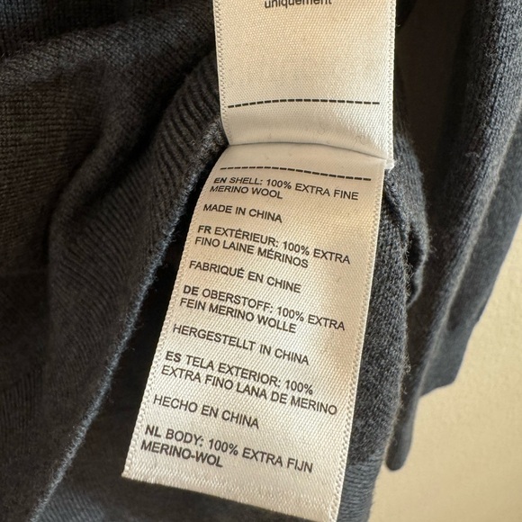 UNTUCKit Belguardo Gray 100% Extra Fine Merino Wool Men's Sweater Medium - Picture 10 of 13